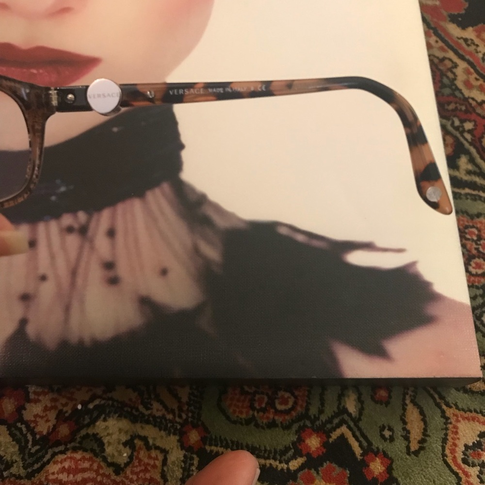 Versace - Picture 3 of 4